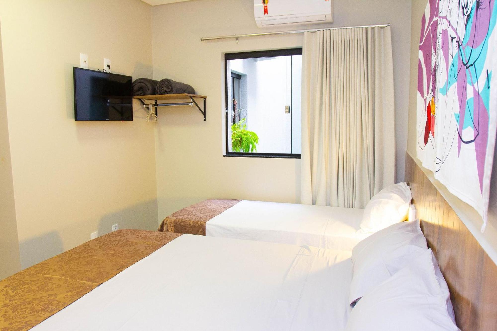 Fiori Suites Гояния Екстериор снимка